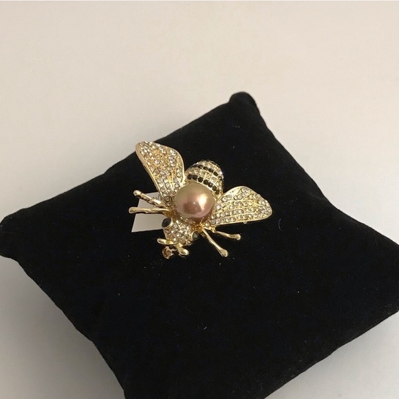 Gold Bee Brooch - Picture 7 of 9